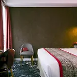 Hotel De Neuville Arc De Triomphe 4*