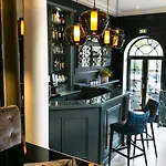 Hotel De Neuville Arc De Triomphe 4*