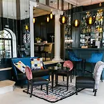 De Neuville Arc De Triomphe Hotel