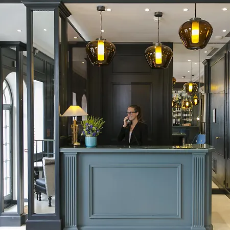 Hotel De Neuville Arc De Triomphe Parigi