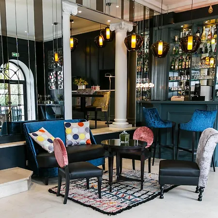 De Neuville Arc De Triomphe Hotel