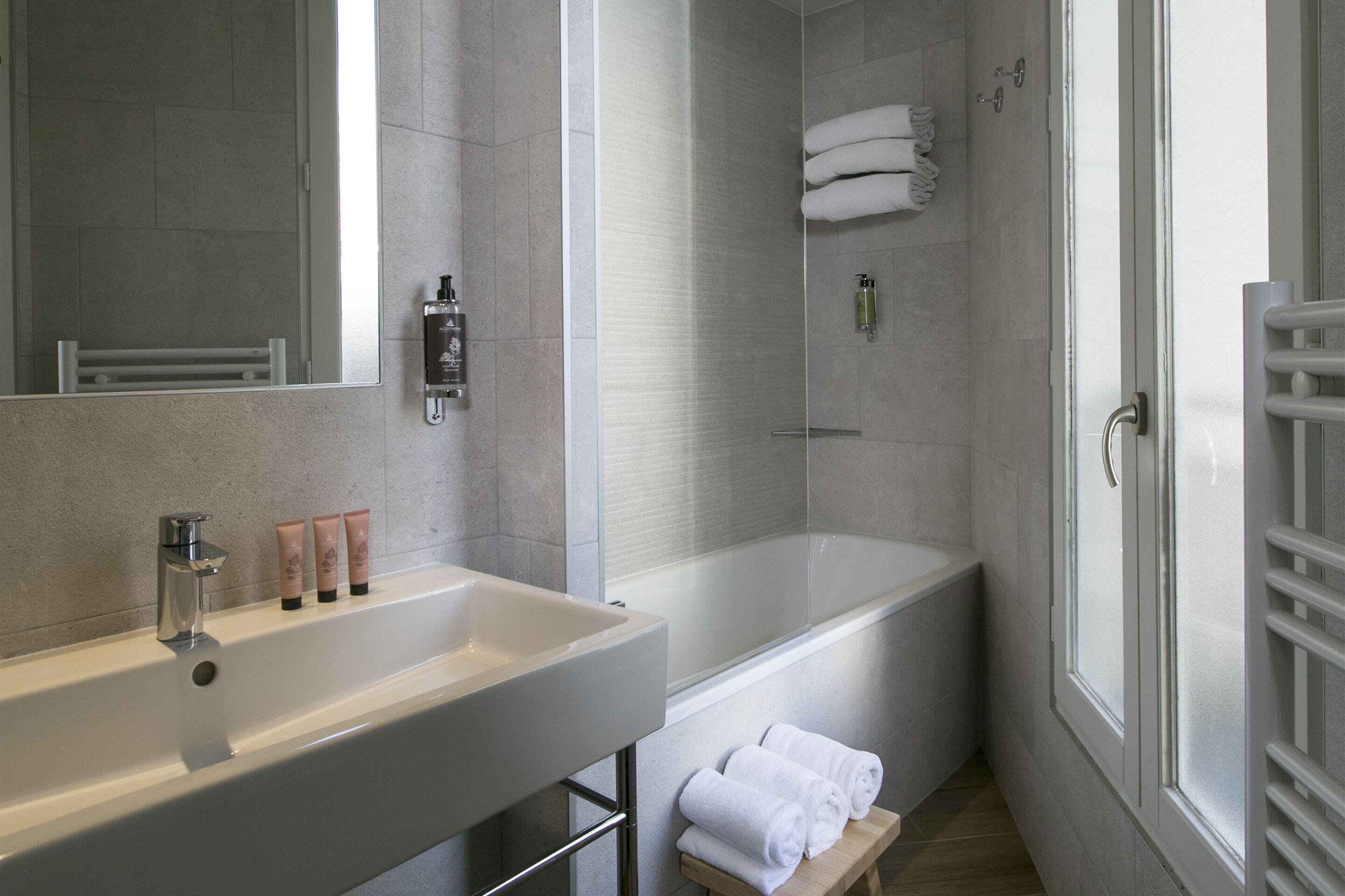 Hotel De Neuville Arc De Triomphe 4*