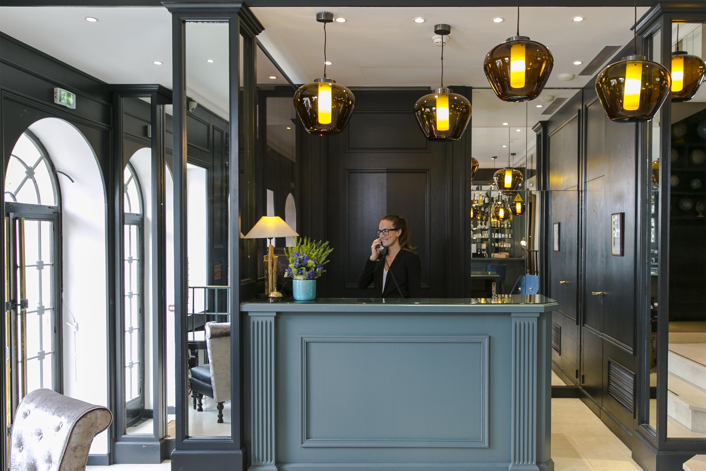 Hotel De Neuville Arc De Triomphe Paris