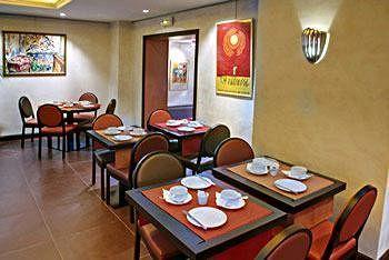 Hotel De Neuville Arc De Triomphe Paris