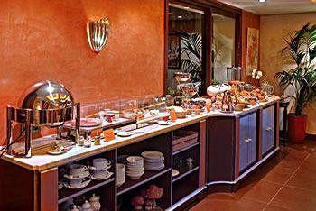 De Neuville Arc De Triomphe Hotel 4*